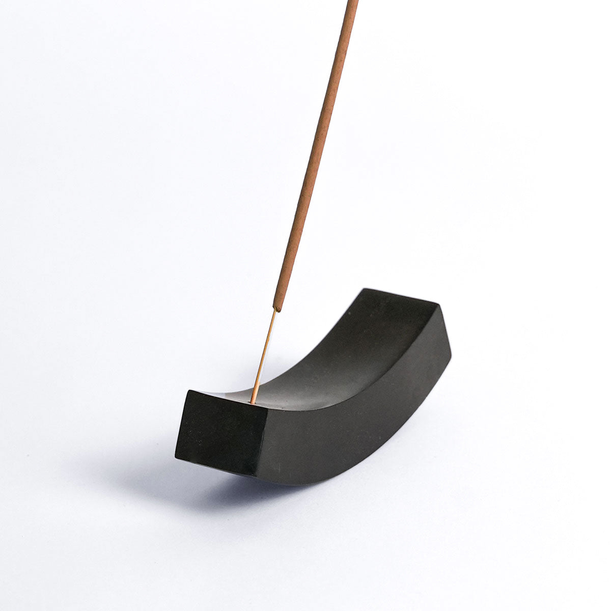 Angled view of the black onyx Curve holder showing the polished crescent profile