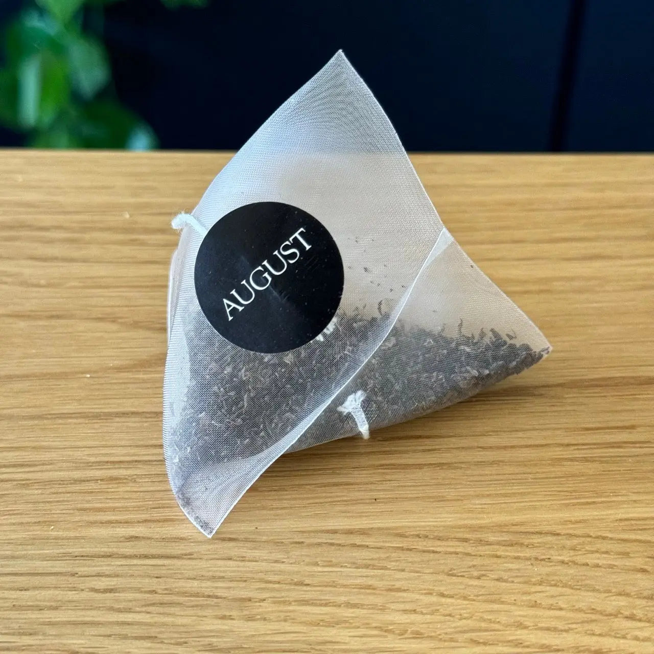 Black Gold organic Yunnan black tea carton — additional product view 4.