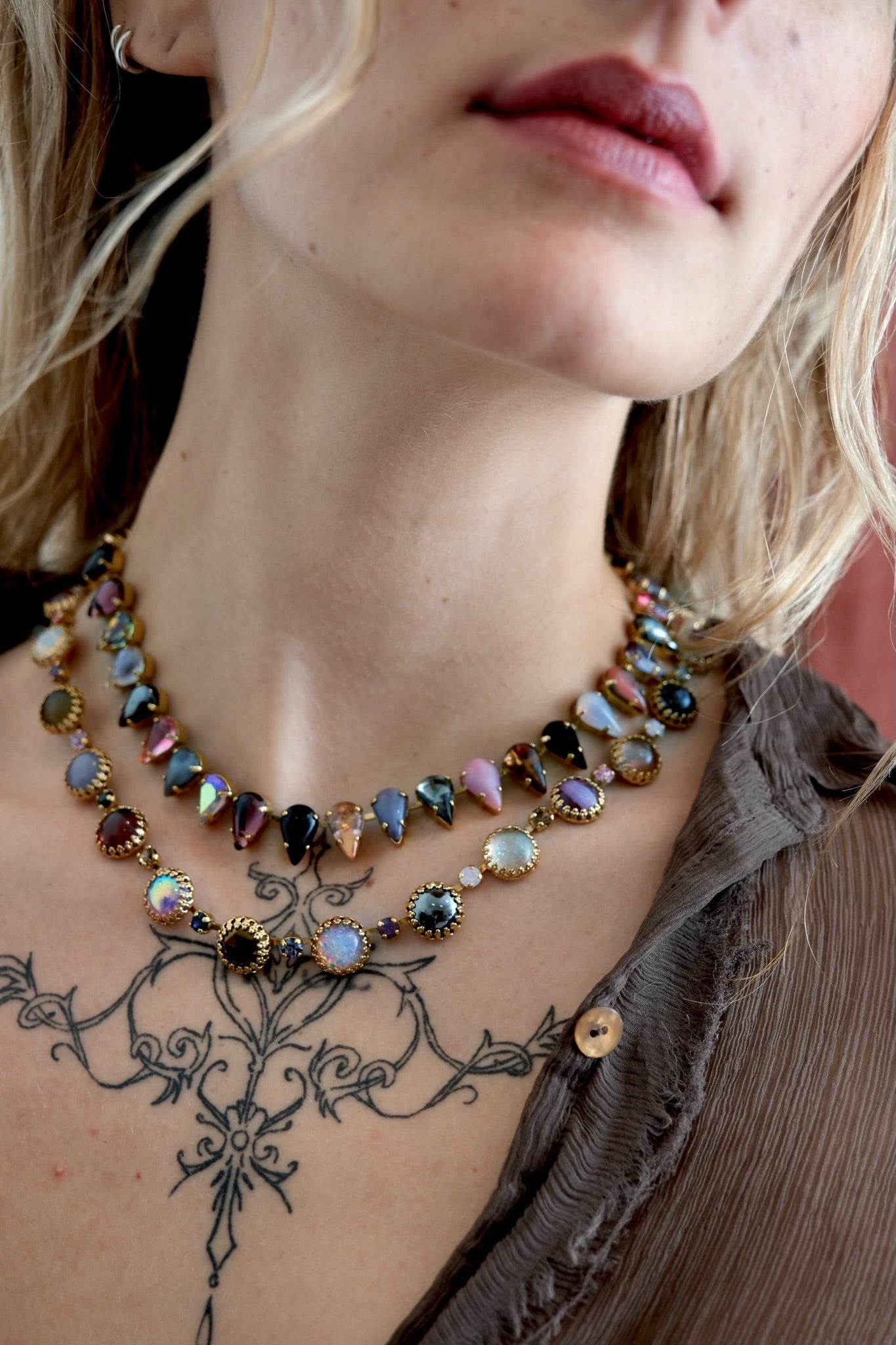 A gold-finish choker set with fang-shaped multicolored vintage glass stones — additional product view 4.