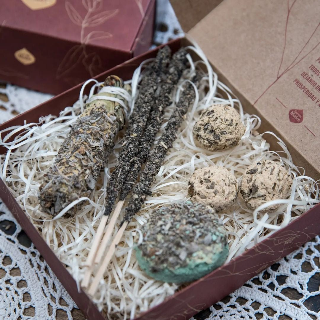 Herbal incense gift box with sticks, smudge bombs and smudge stick — image 4 of 8