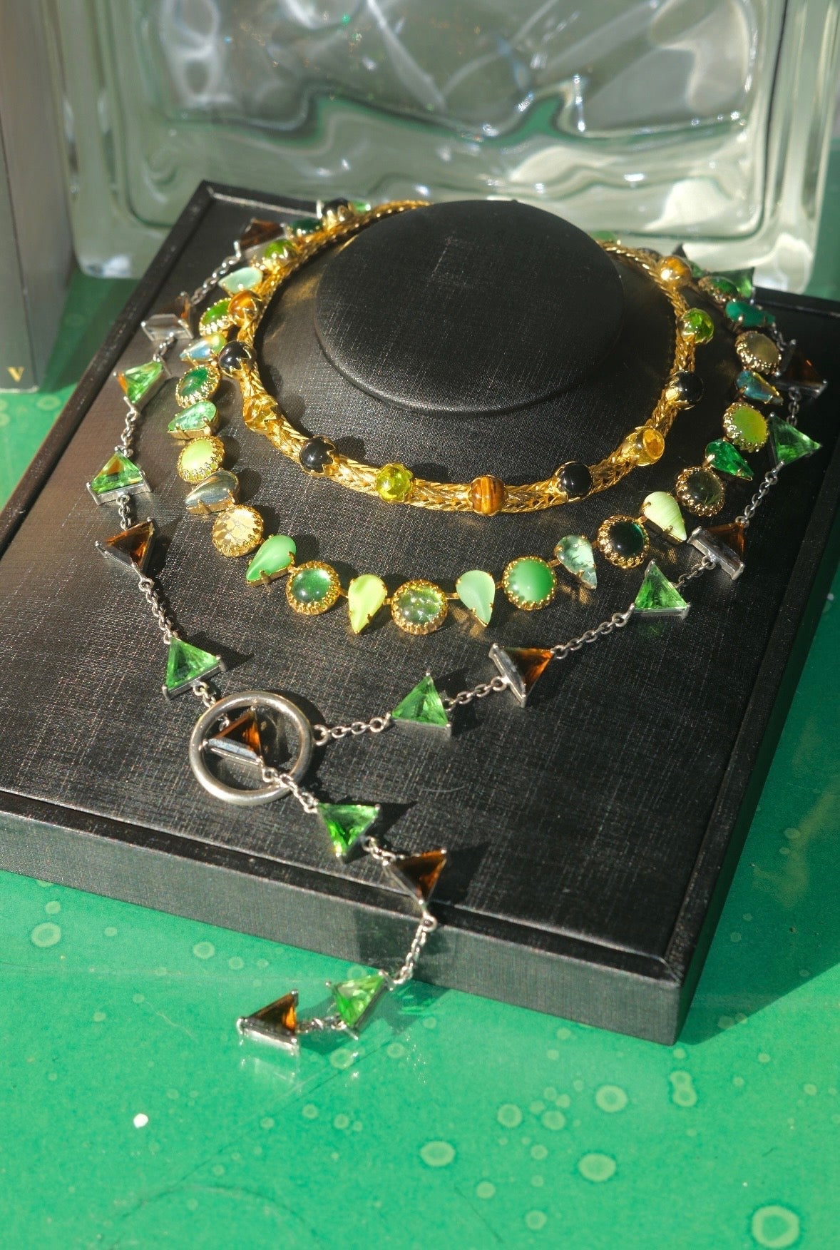 Close view of the 18k gold finish setting