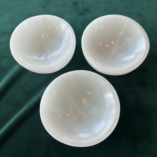 Side profile of the Moroccan selenite bowl