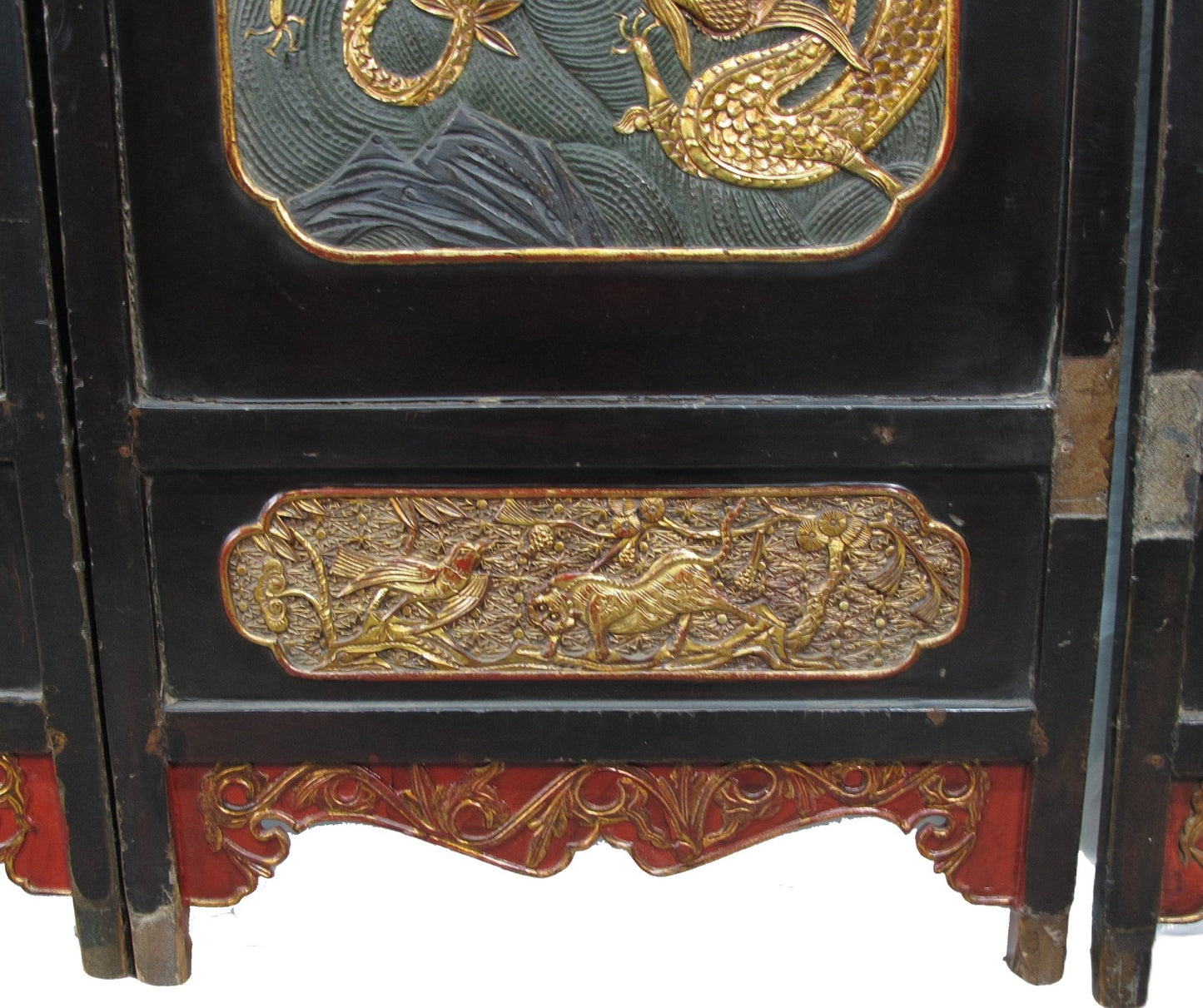 Antique Chinese room divider panel, hand-carved and gilded with dragons on both sides — view 15 of 18