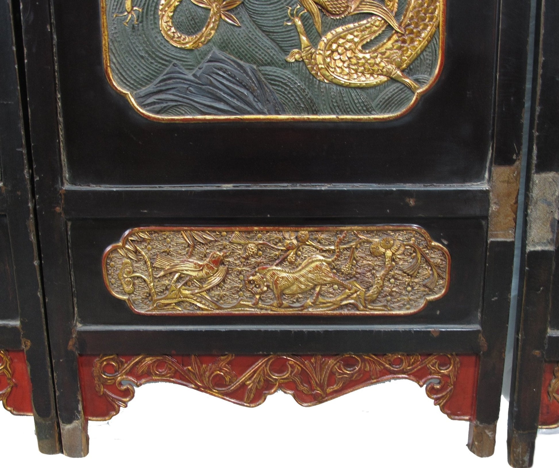 Antique Chinese room divider panel, hand-carved and gilded with dragons on both sides — view 15 of 18