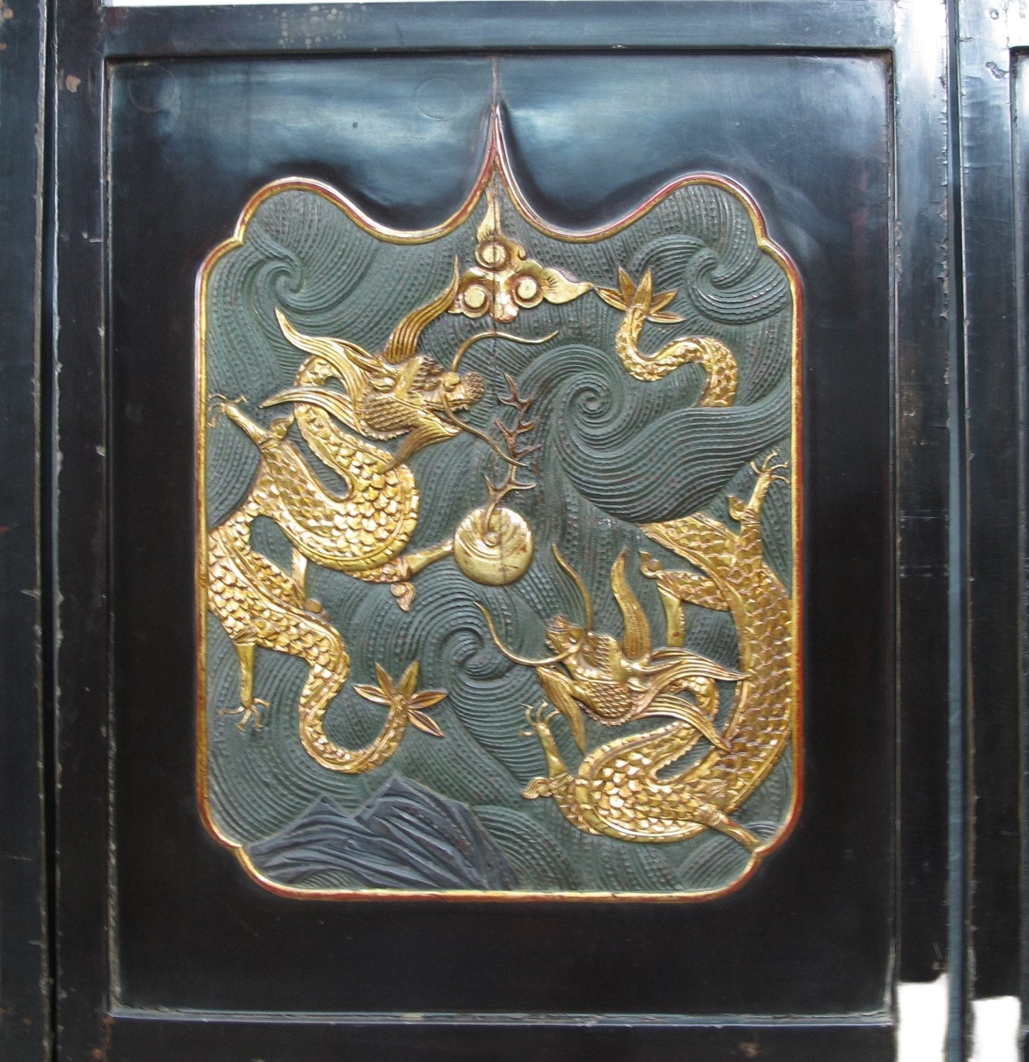 Antique Chinese room divider panel, hand-carved and gilded with dragons on both sides — view 11 of 18