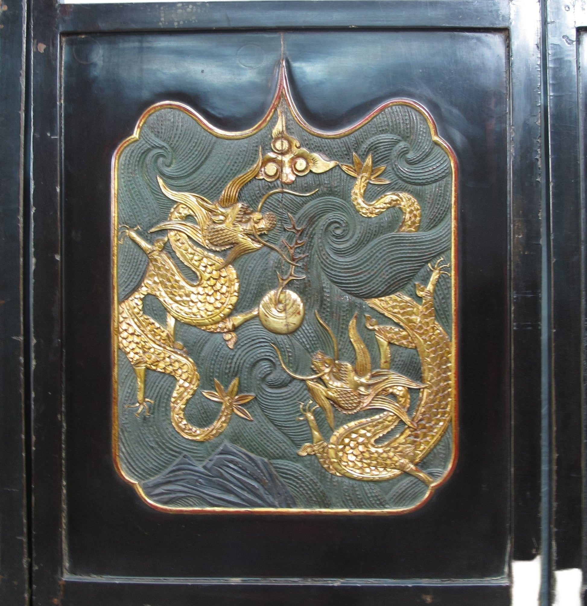 Antique Chinese room divider panel, hand-carved and gilded with dragons on both sides — view 11 of 18