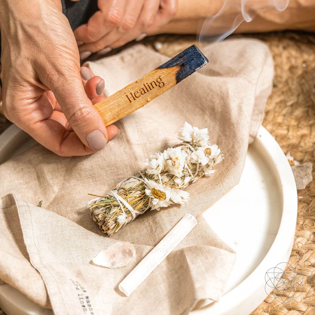 Five-piece smudge kit with white sage bundle, daisy flower bundle, engraved palo santo stick, selenite and clear quartz — detail view 2