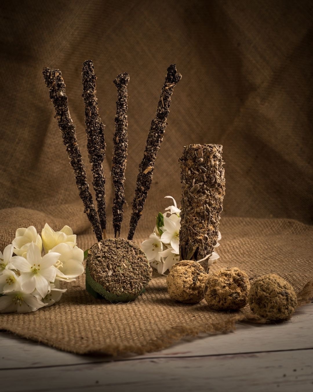 Sage Herbal gift box with its cleansing contents