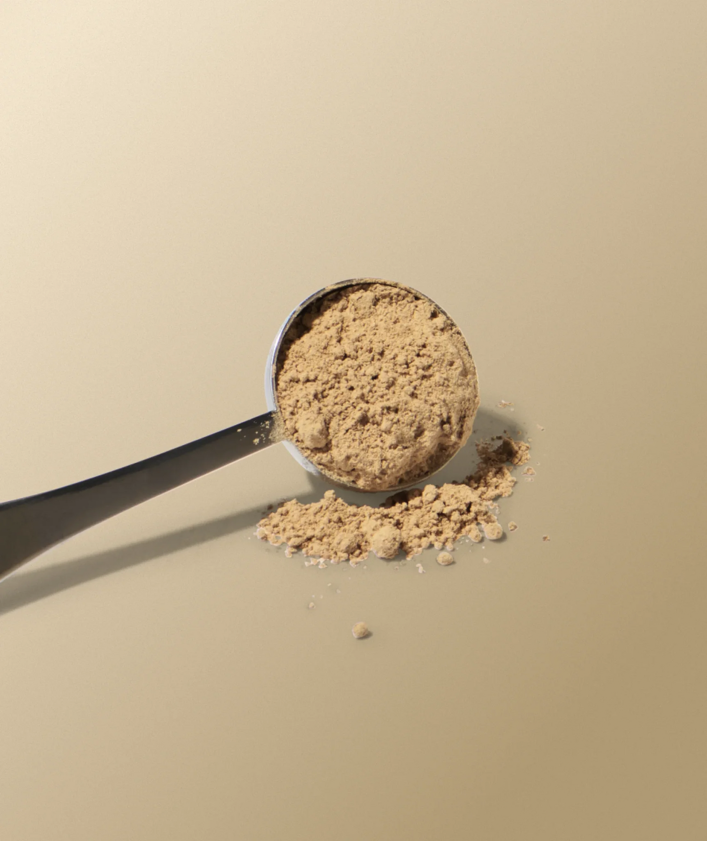 Matcha measuring spoon holding a level scoop of green matcha powder
