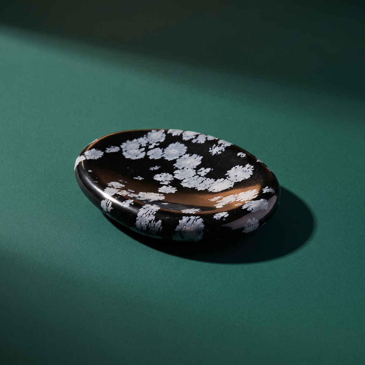 Snowflake Obsidian Comfort Stone — Grounding Shadow-Work Worry Stone – product view