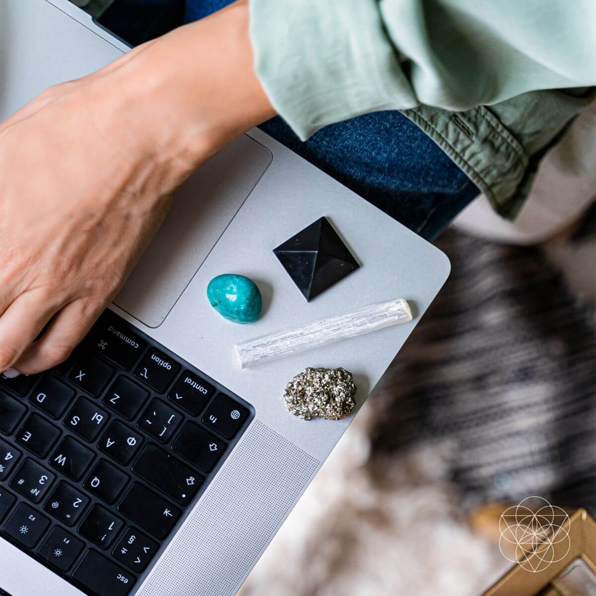 Workspace protection crystal kit with a selenite wand, hand-cut shungite pyramid, raw pyrite and tumbled amazonite — view 4 of 6
